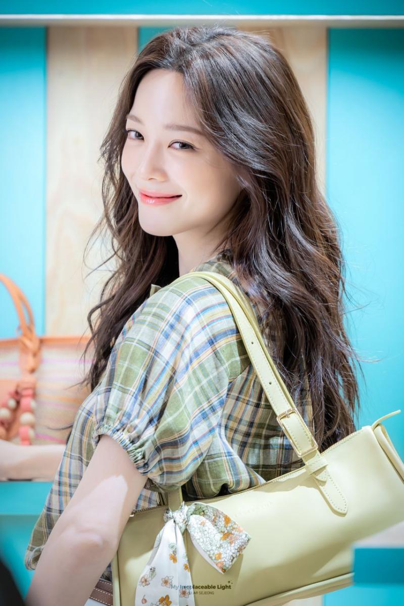 김세정 아이오아이 260407 롱샴 부산