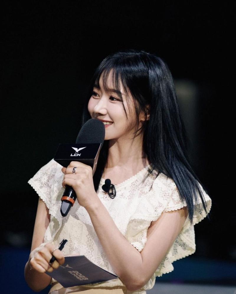 윤수빈 아나운서