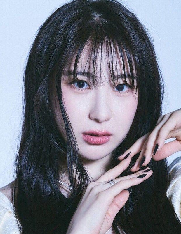 팬들 사이에서 금발파 흑발파 갈린다는 여돌.jpg
