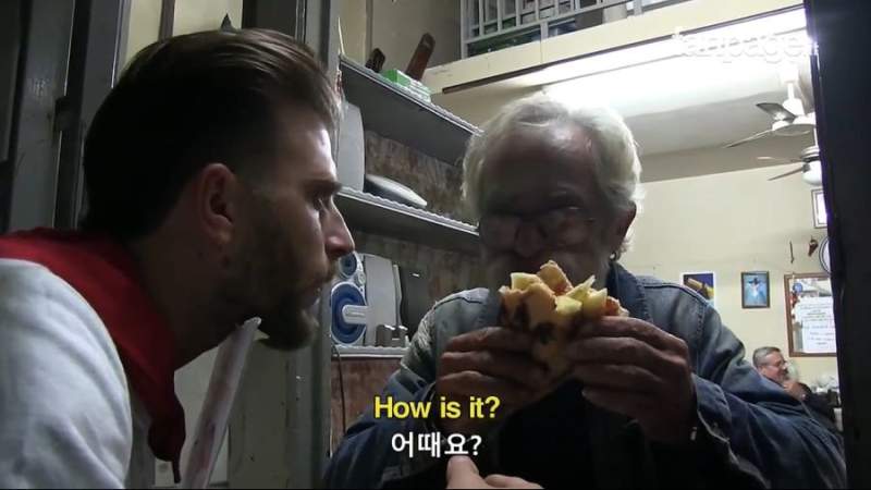 이탈리아 나폴리 , 실제 파인애플 피자 실험