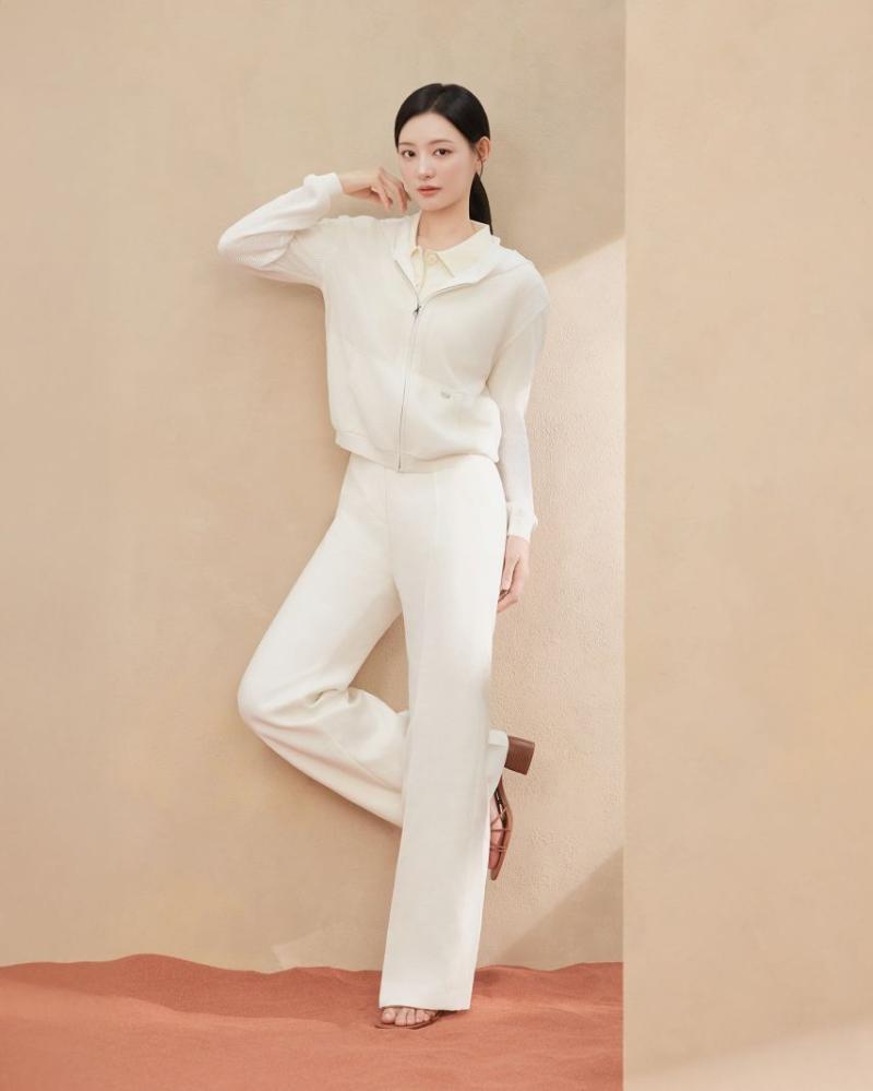 김지원 불가리 WKorea/ 듀베티카
