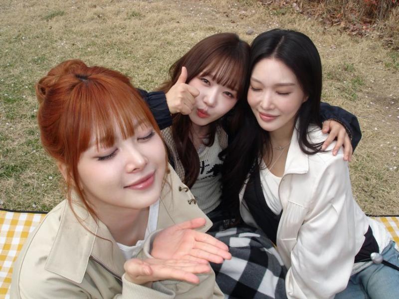 아이오아이 [I.O.I : LOOP] 컨셉포토 | 세정 소미 나영 채연 소혜 청하 연정 유정 도연/ 청하 유정 은채