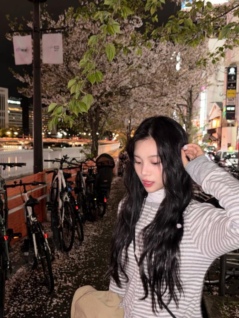엄지 VIVIZ비비지 인별