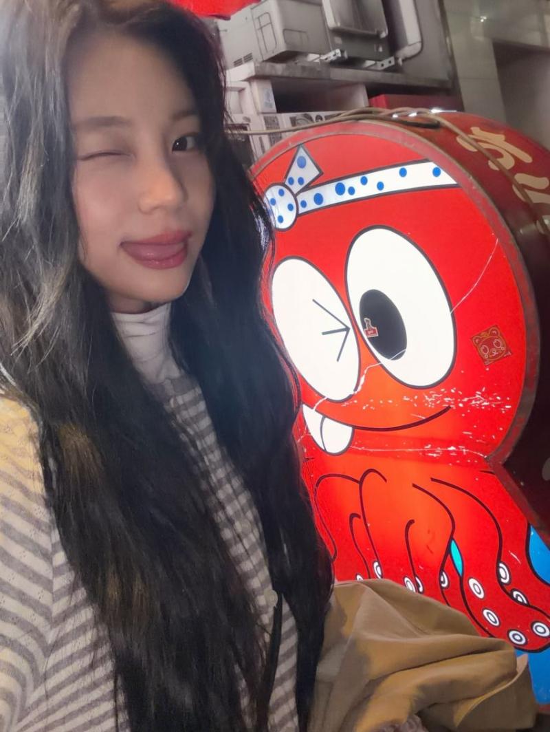 엄지 VIVIZ비비지 인별