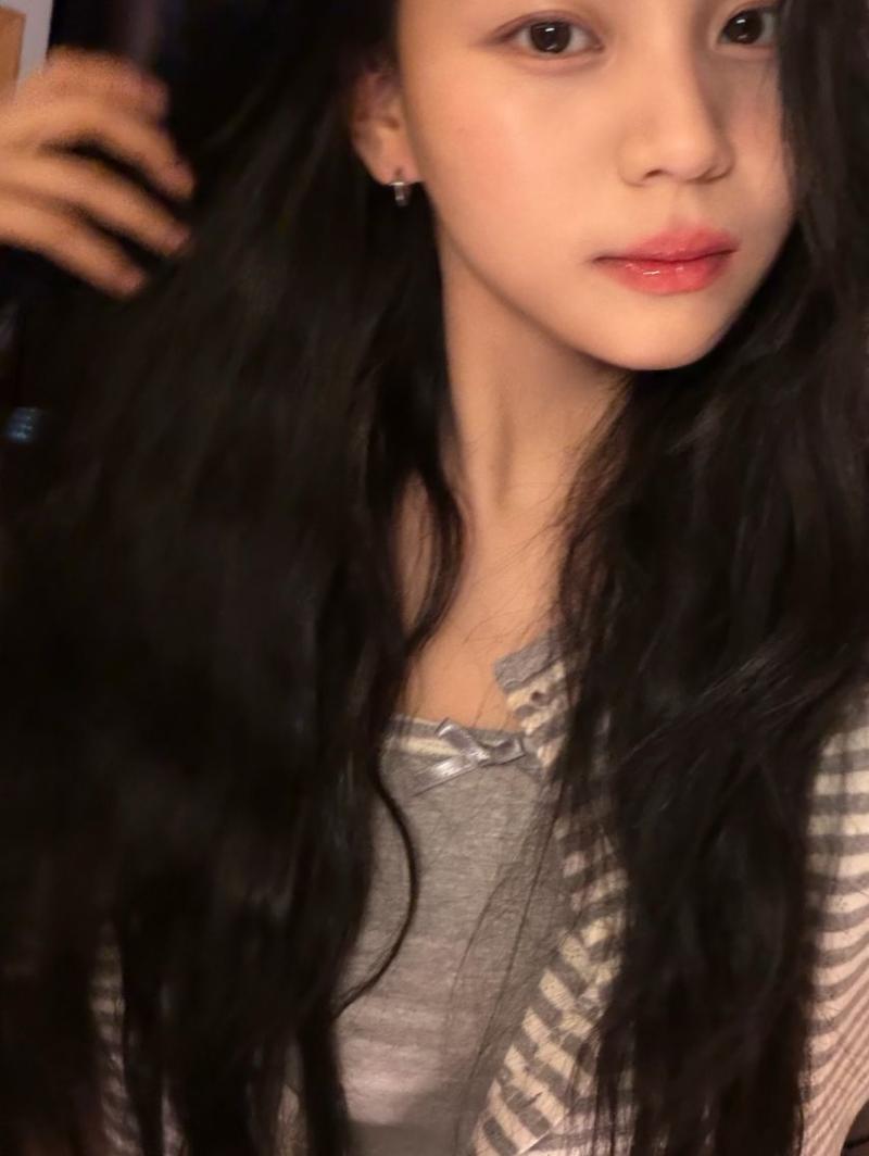 엄지 VIVIZ비비지 인별