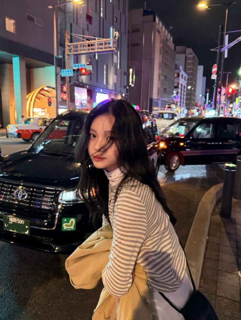 엄지 VIVIZ비비지 인별