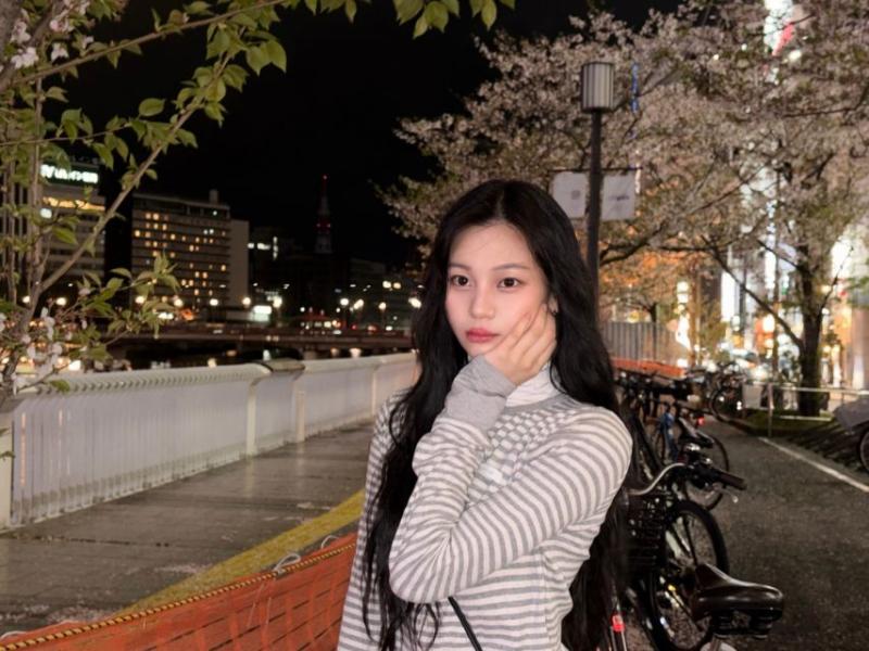 엄지 VIVIZ비비지 인별