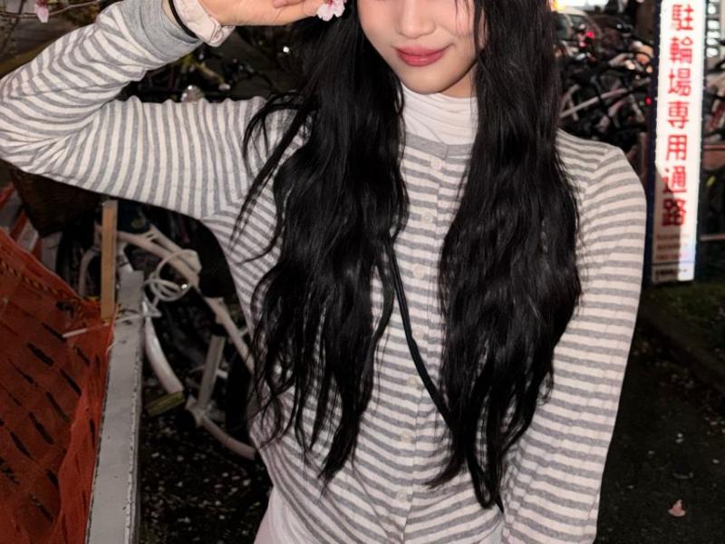 엄지 VIVIZ비비지 인별