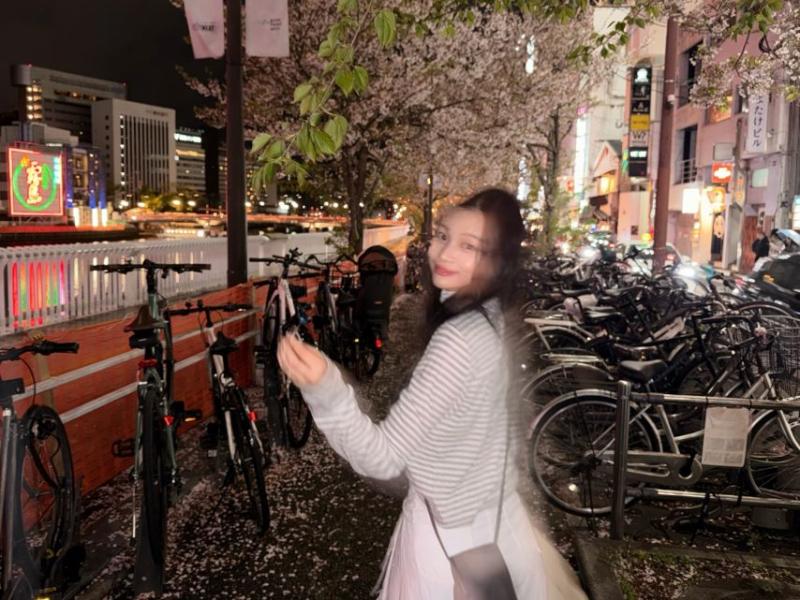 엄지 VIVIZ비비지 인별