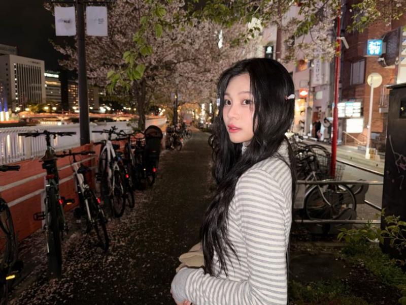 엄지 VIVIZ비비지 인별