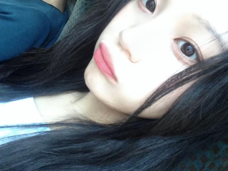 엄지 VIVIZ비비지 인별