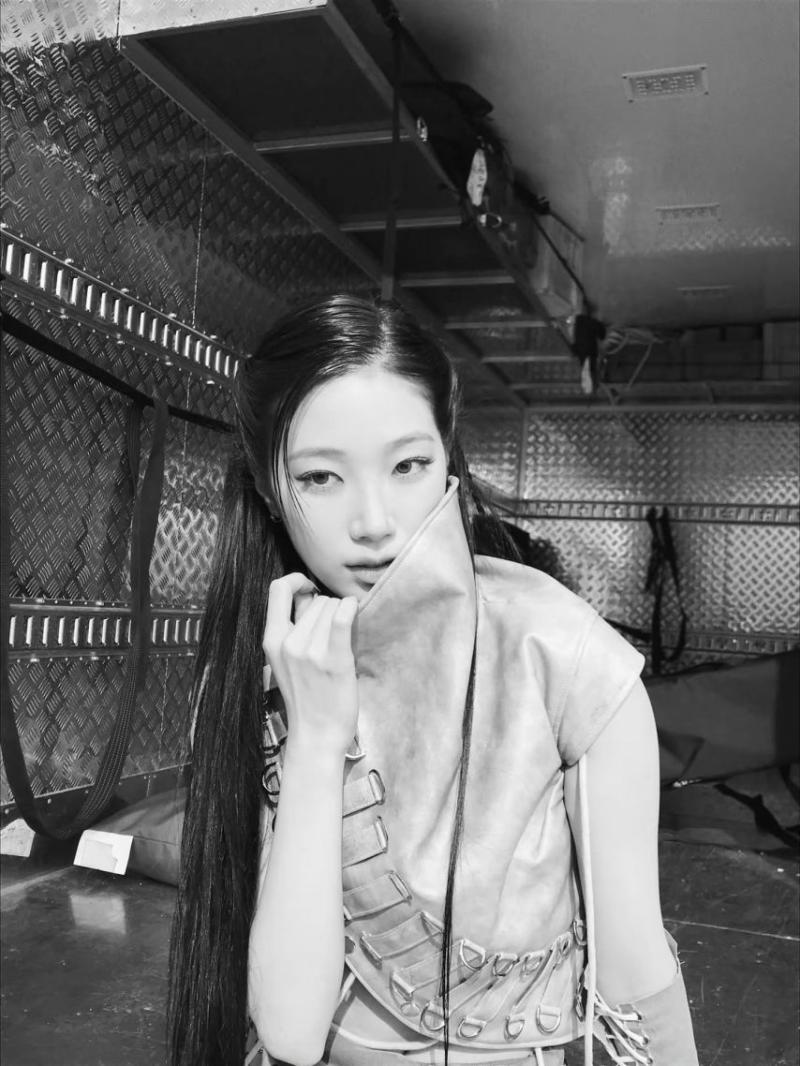 르세라핌 / 김채원,허윤진,카즈하