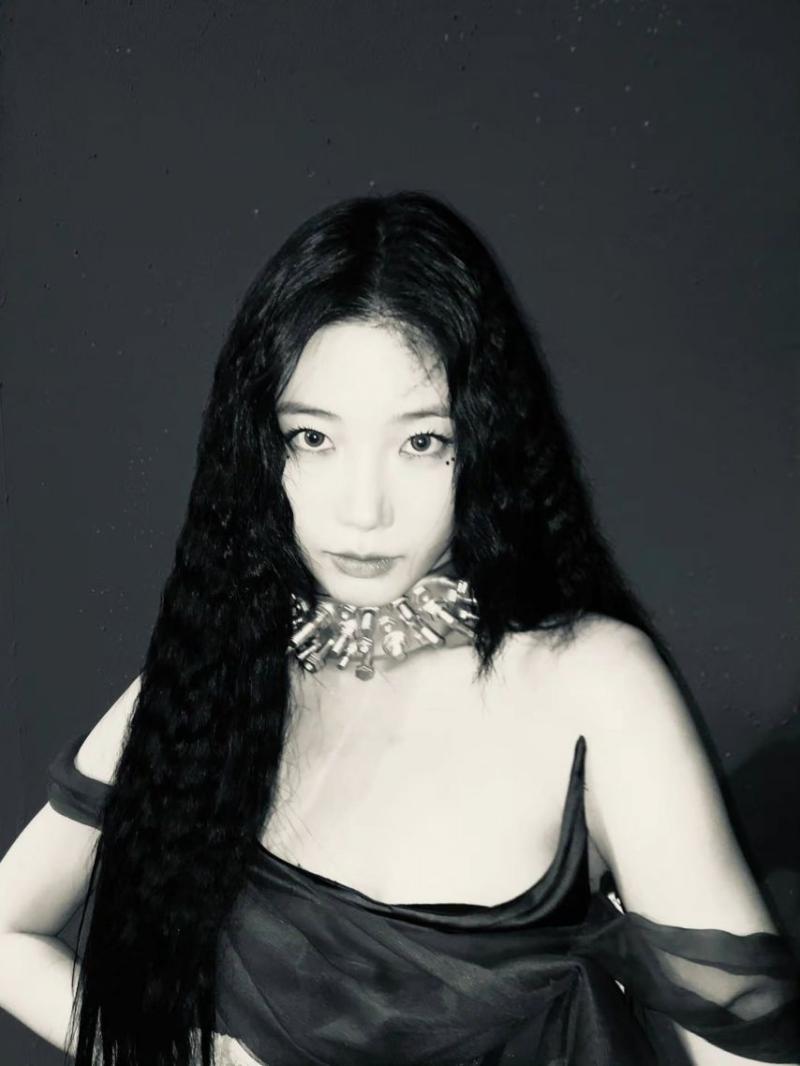 르세라핌 / 김채원,허윤진,카즈하