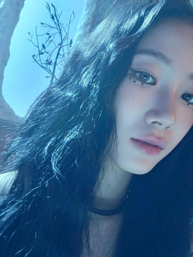 르세라핌 / 김채원,허윤진,카즈하