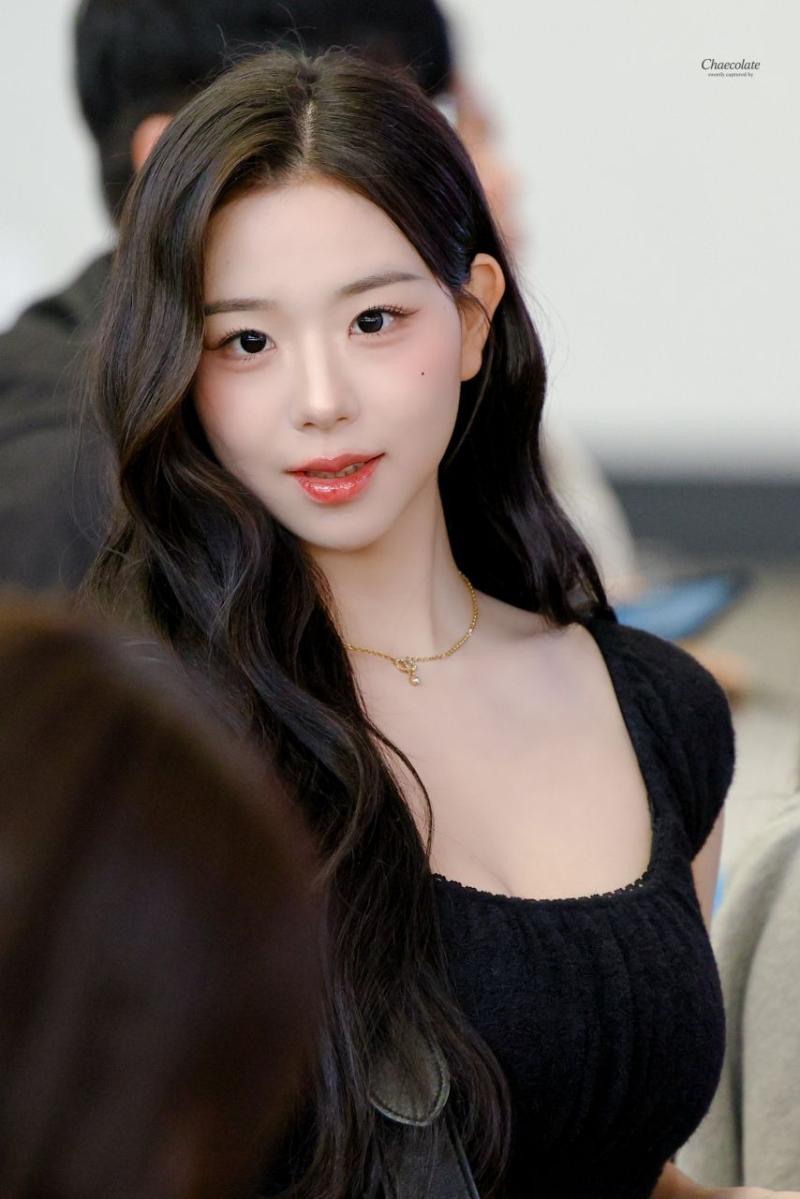 오늘자 출국하는 트리플에스 김채연