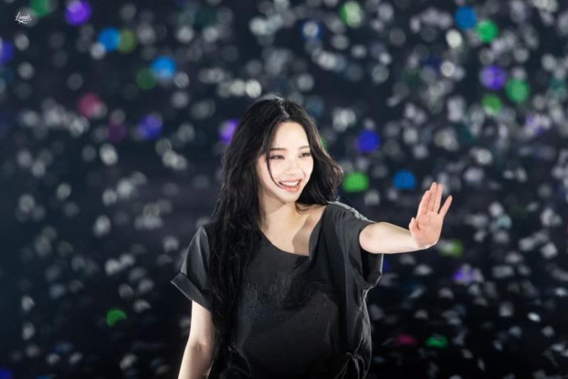 무대 위를 질주하는 에스파 카리나 바운스