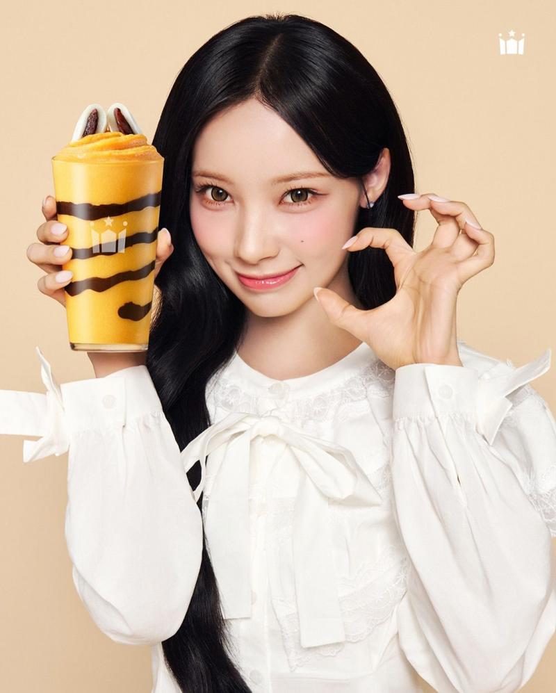 리센느 원이 제나 메이 할리스커피