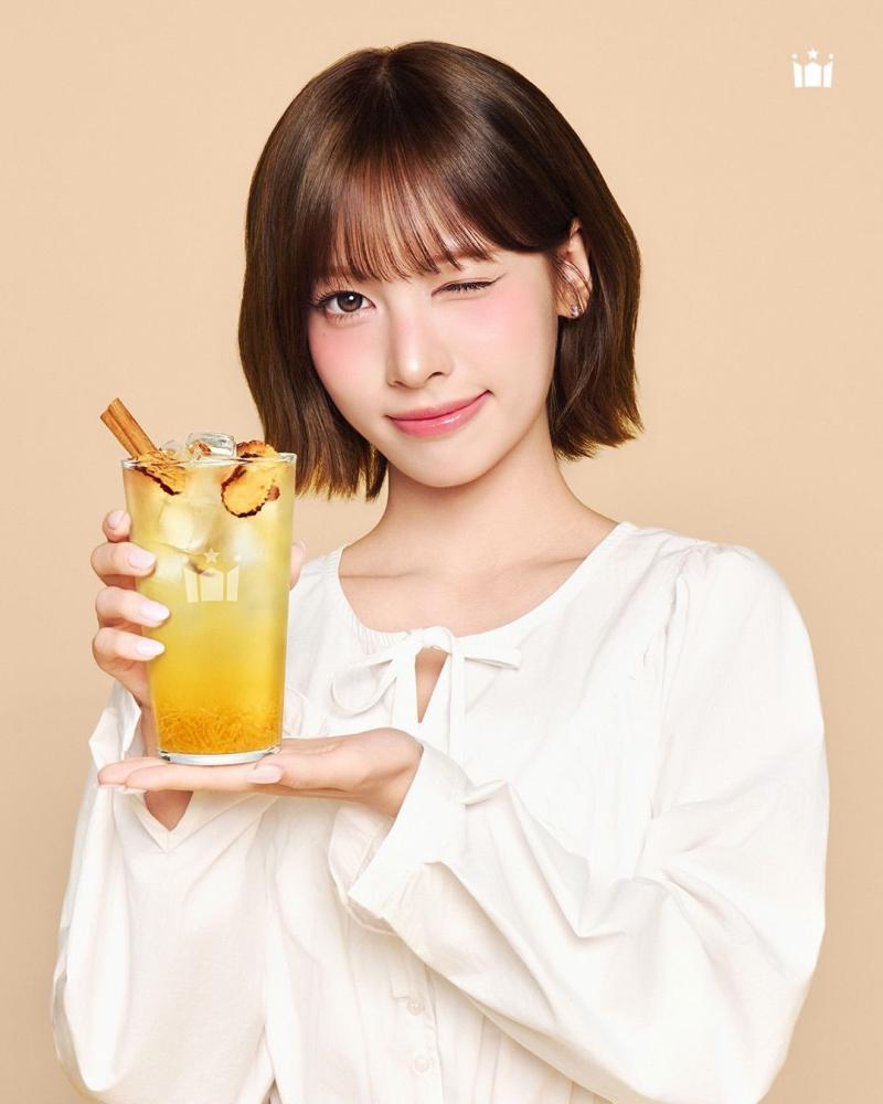 리센느 원이 제나 메이 할리스커피