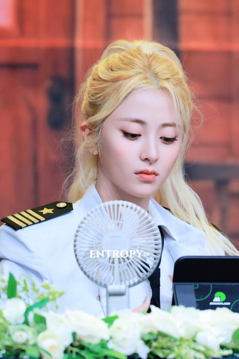 르세라핌 허윤진