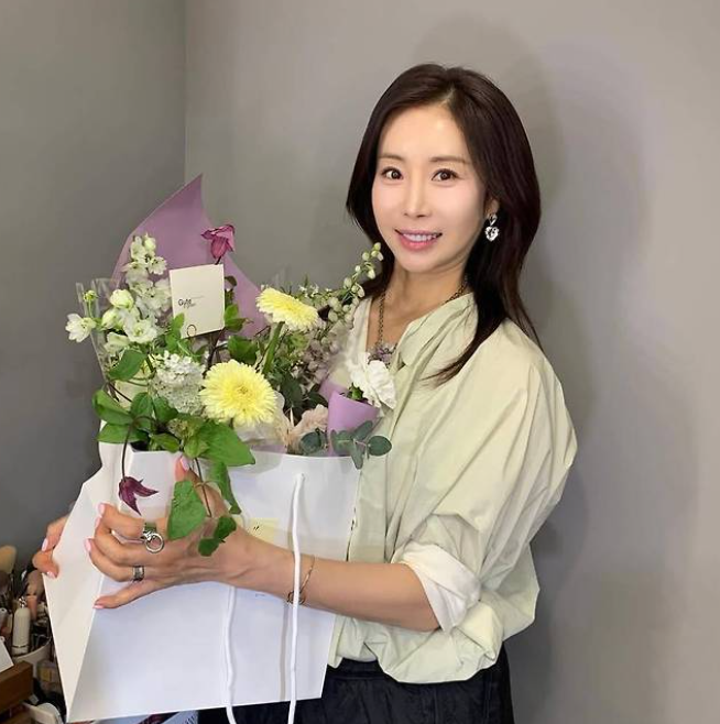 4색 줄무늬 브라탑 프로미스나인 팬사인회 이나경 청치마