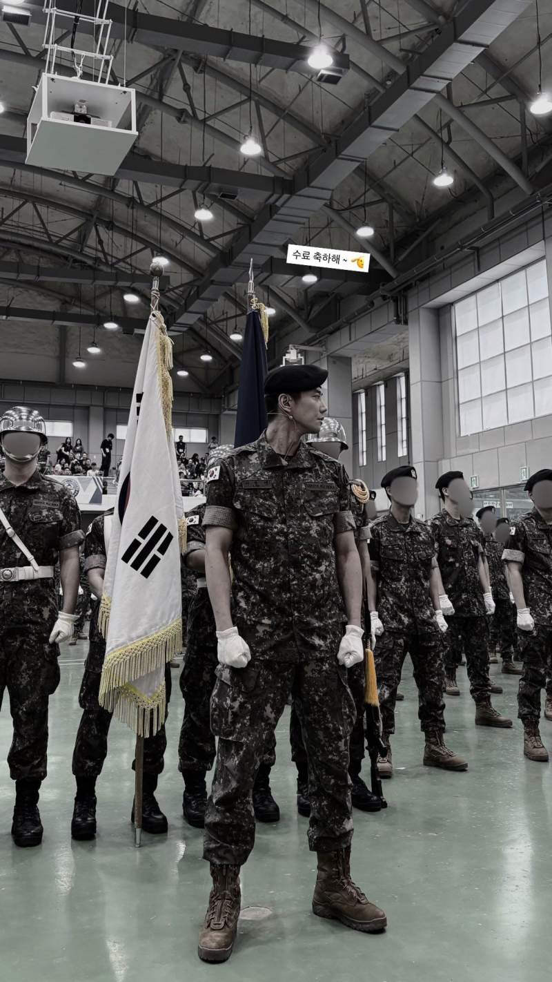 오늘자 육군 훈련소 수료한 배우 이준영.JPG