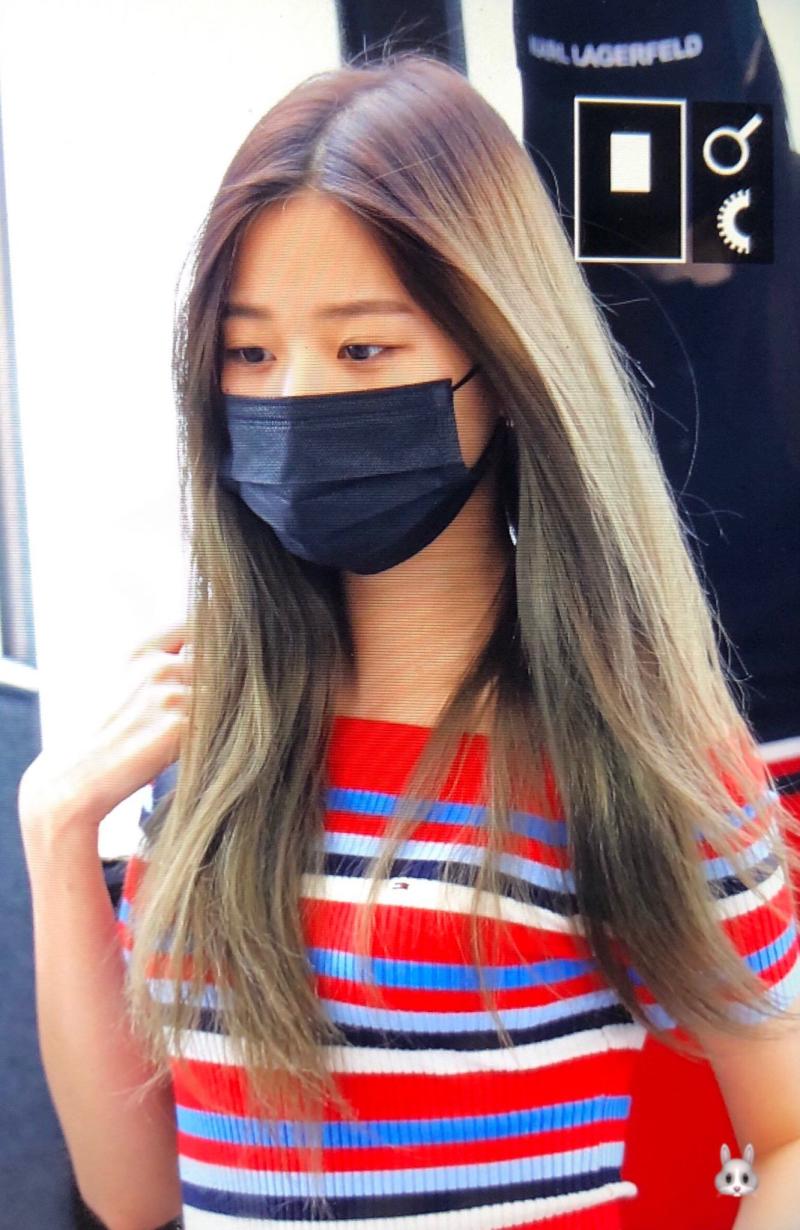 떡잎부터 크게될 장원영... 니트 원피스 공항 패션