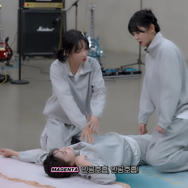 뻗어있는 시요밍을 본 QWER 젠야타와 쵸단 반응