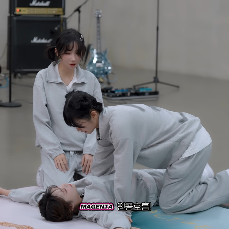 뻗어있는 시요밍을 본 QWER 젠야타와 쵸단 반응