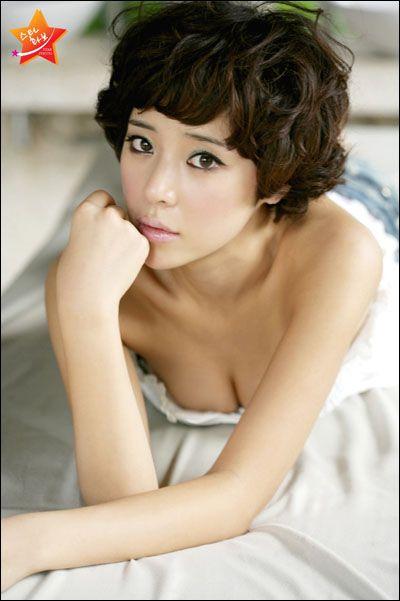 황정음 노브라 논란