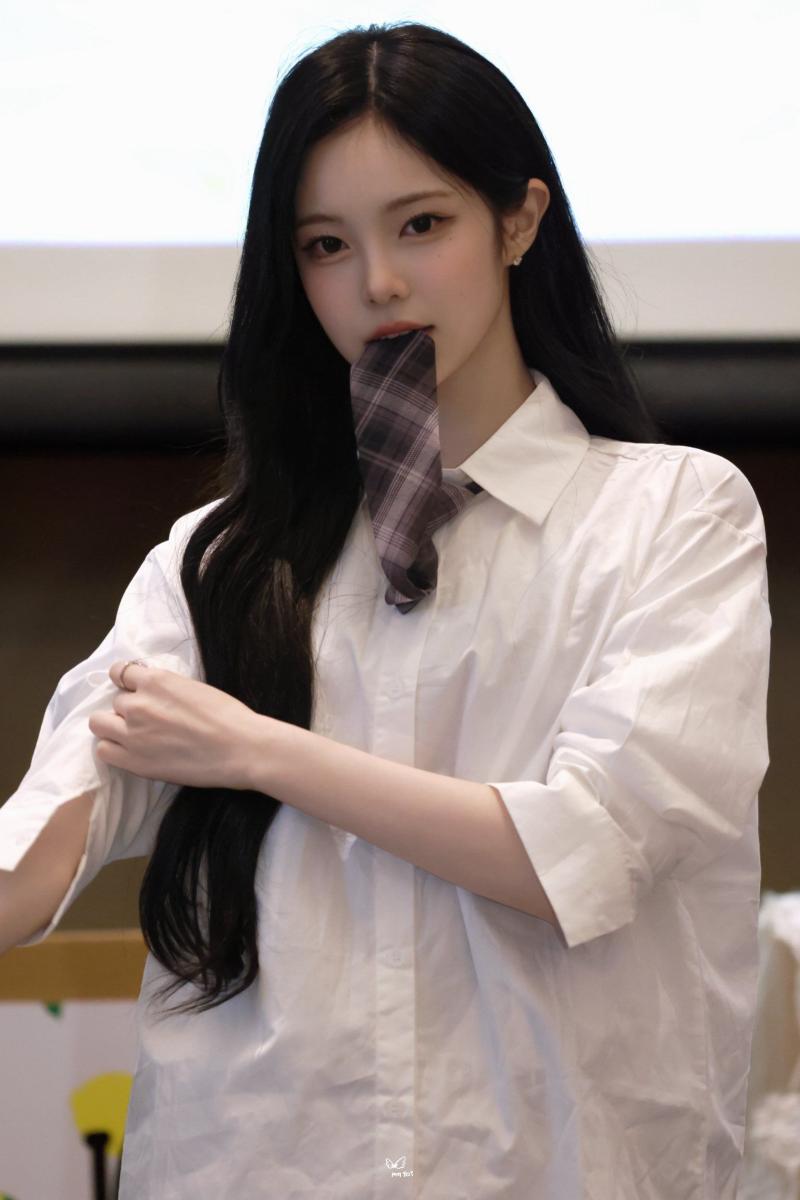 황정음 노브라 논란