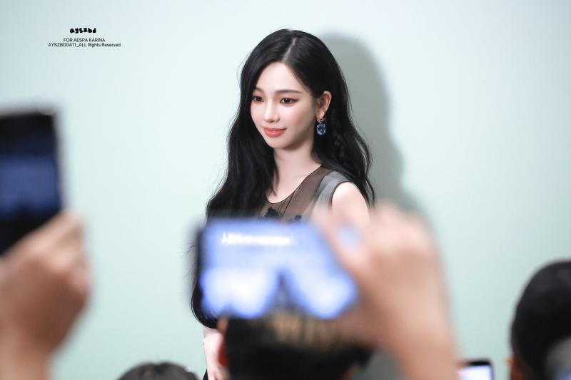 260827 프라다 에스파 카리나