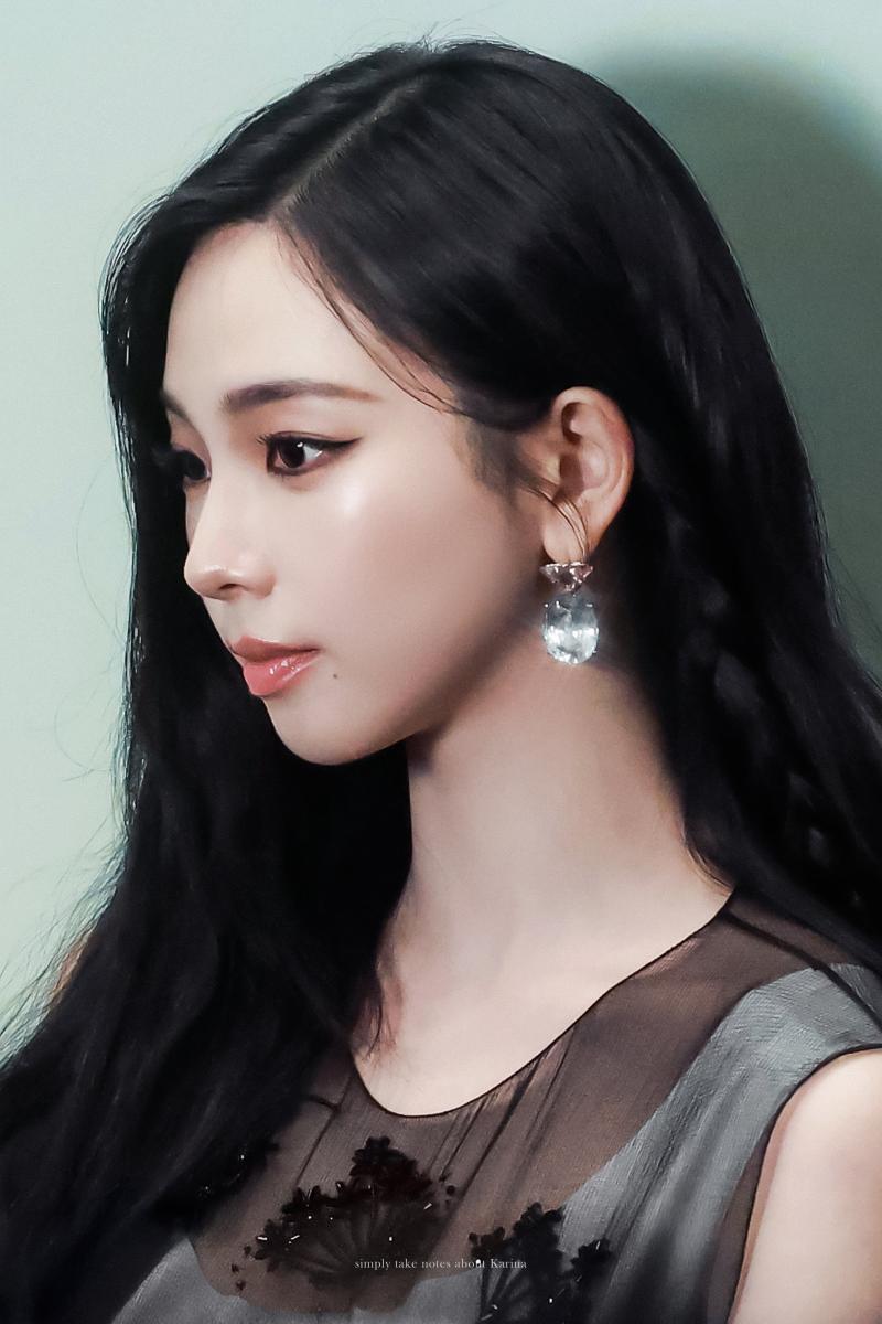 260827 프라다 에스파 카리나