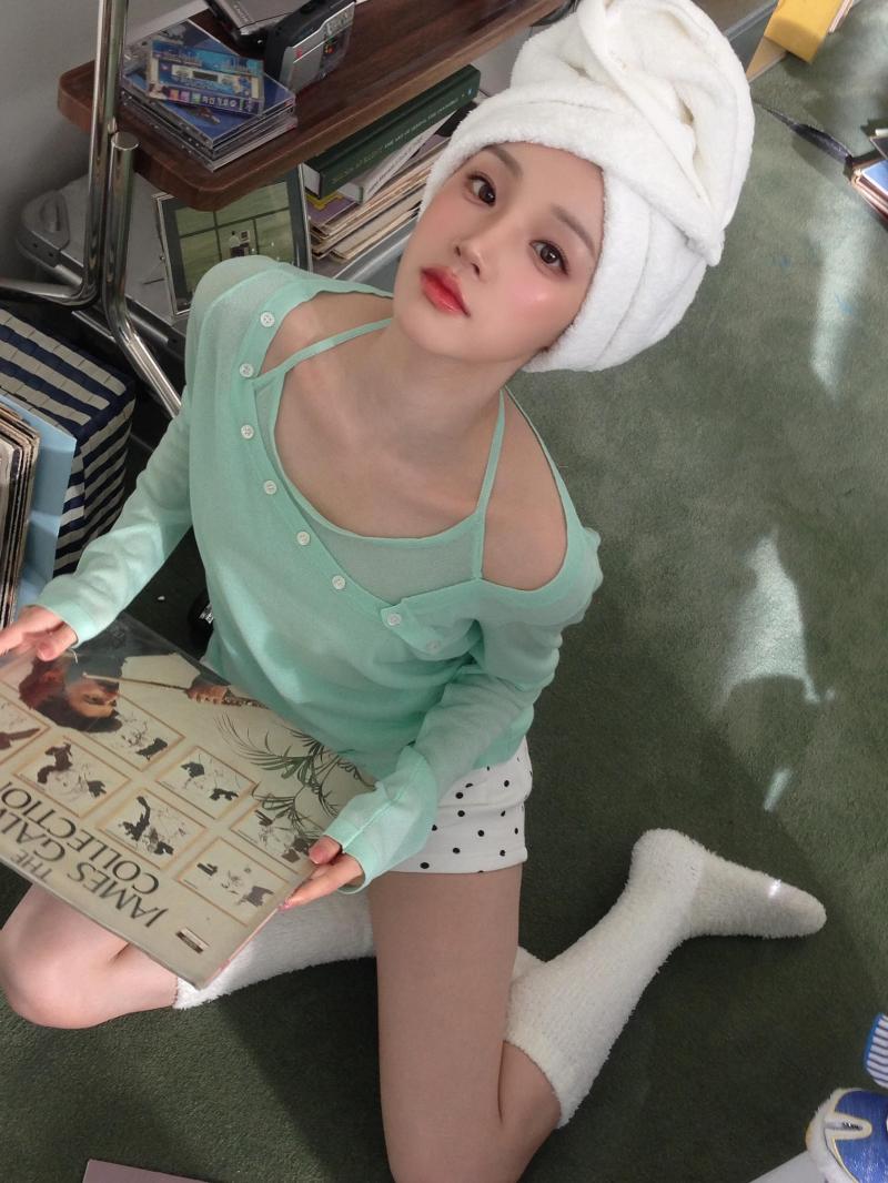 반짝이 밴드 빨간 브라탑 허리라인 스테이씨 시은