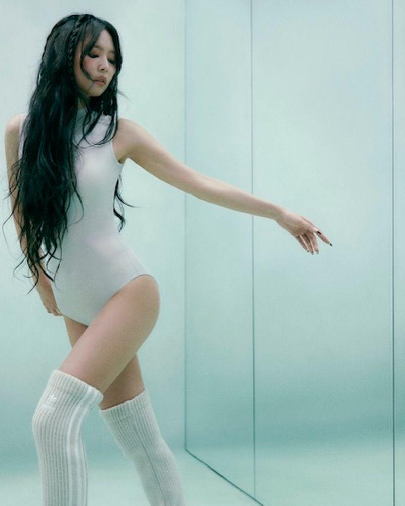 제니 아디다스 화보.jpg