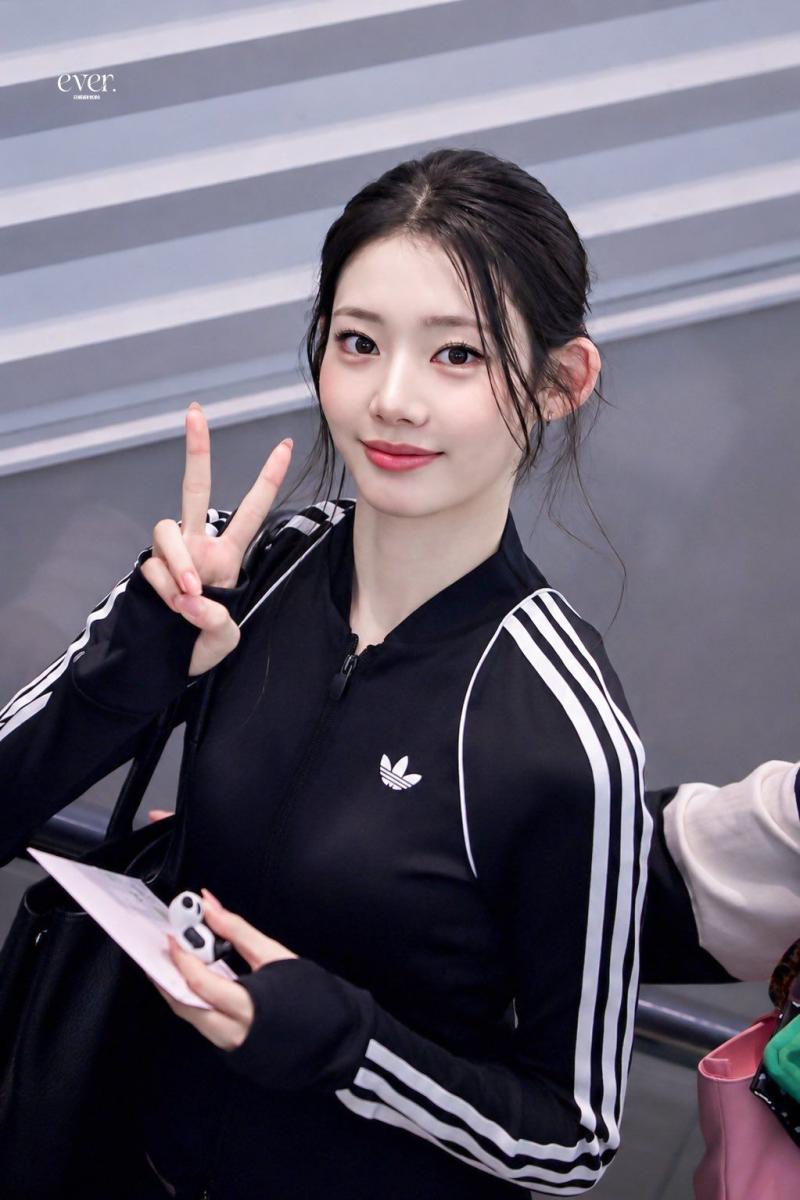 오늘 출국하는 베이비몬스터 로라