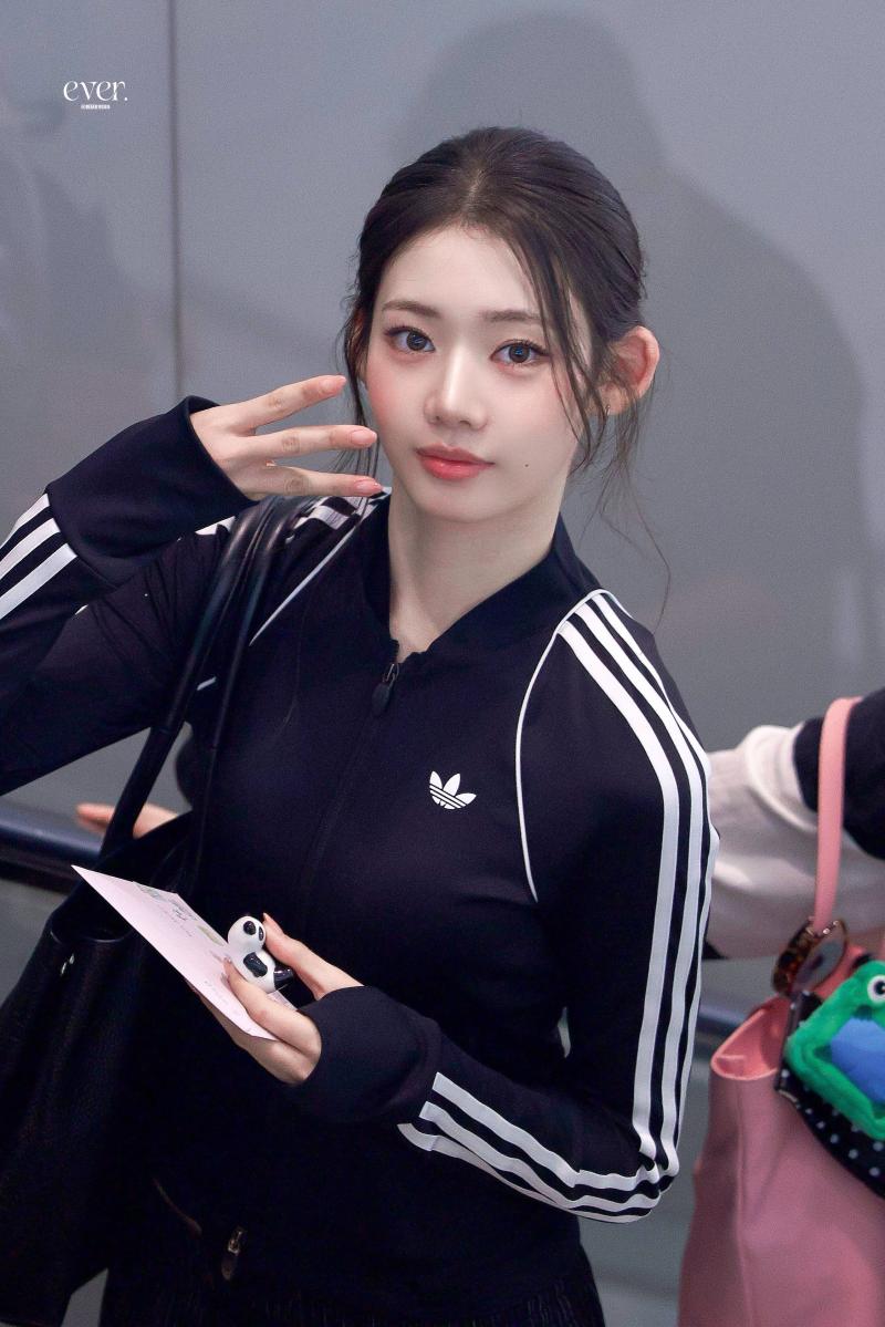 오늘 출국하는 베이비몬스터 로라