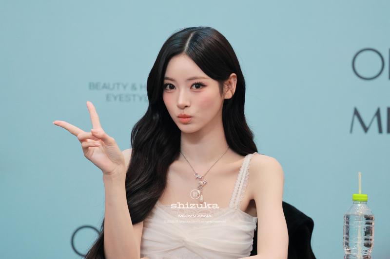 오늘자 미야오 안나 스타필드 수원 팬사인회