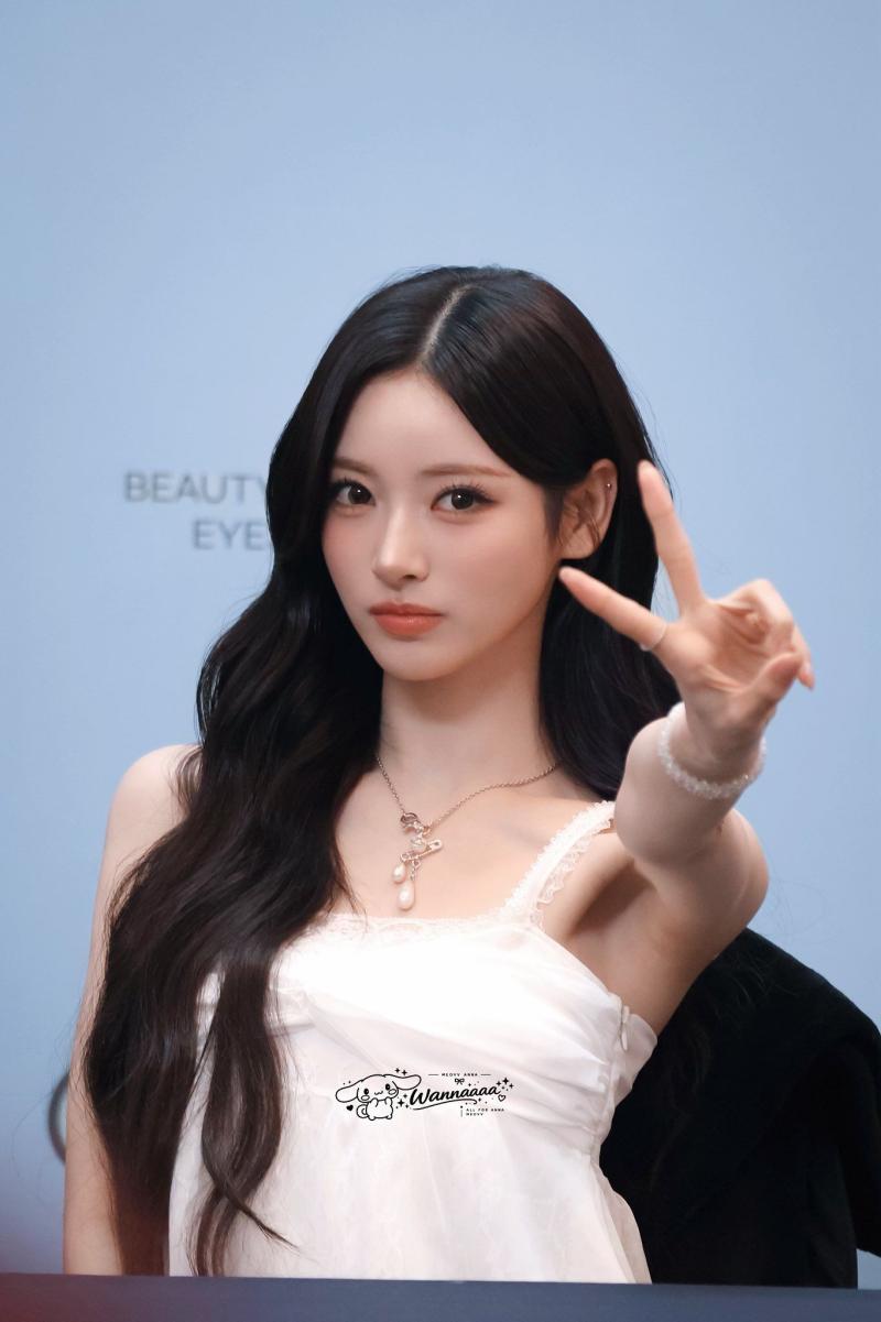오늘자 미야오 안나 스타필드 수원 팬사인회