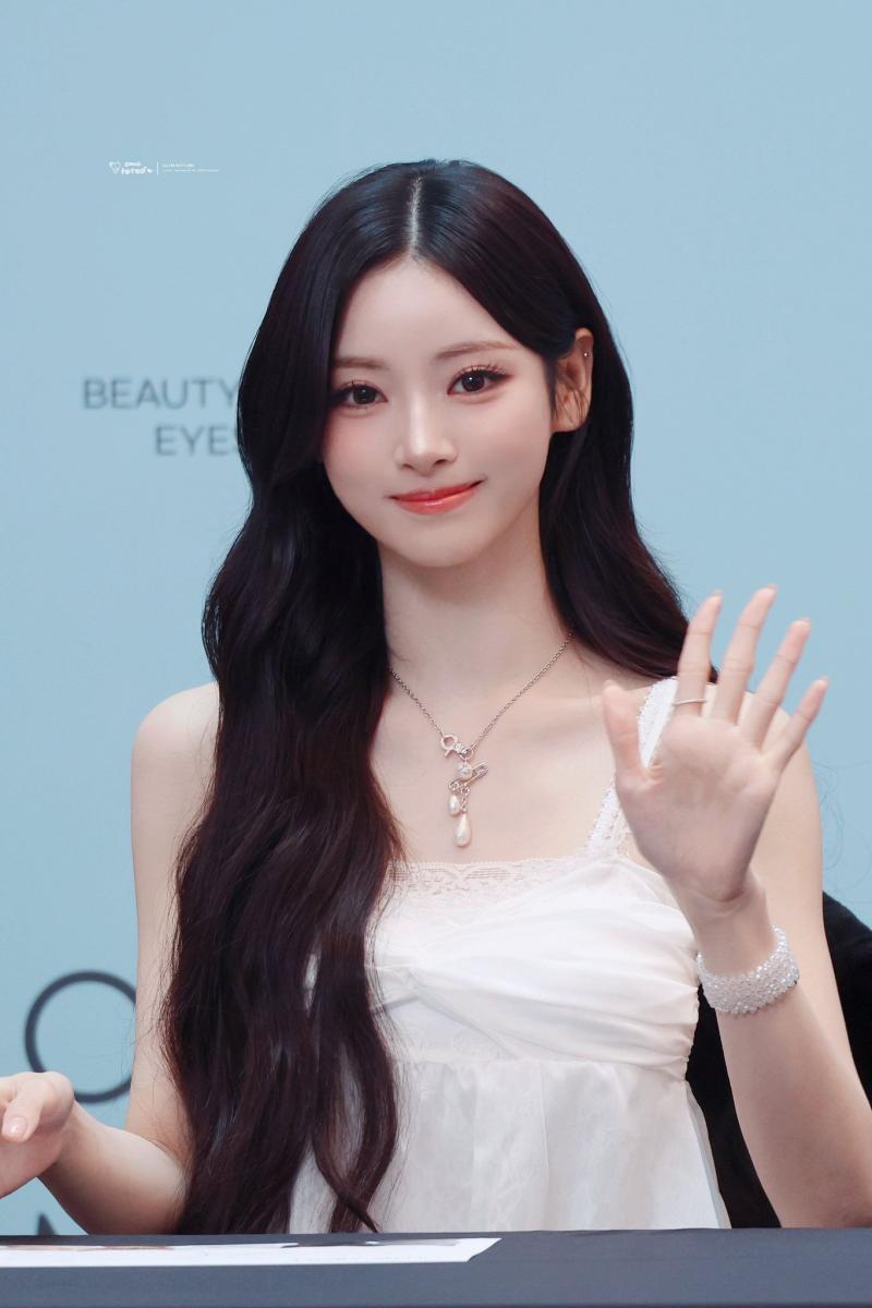 오늘자 미야오 안나 스타필드 수원 팬사인회