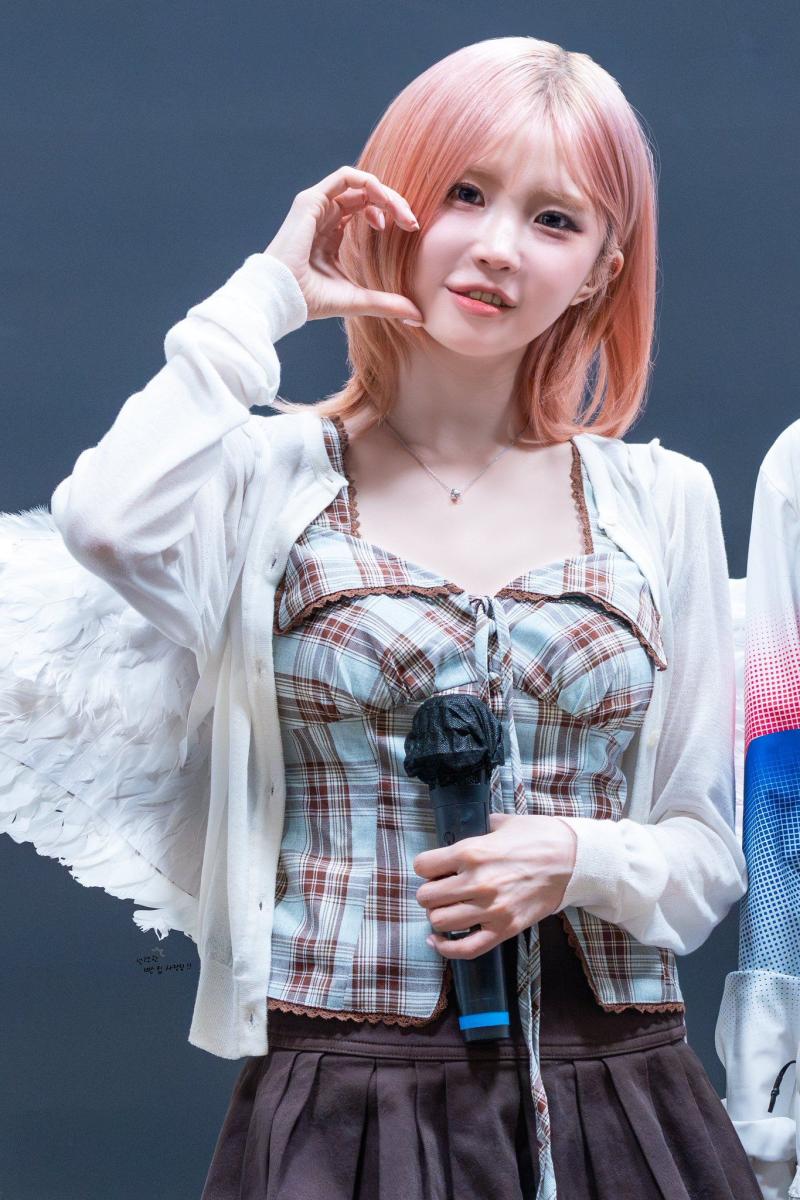 프로미스나인 송하영