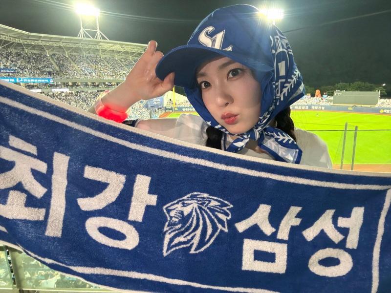 르세라핌 홍은채 두산베어스 시구 승리요정