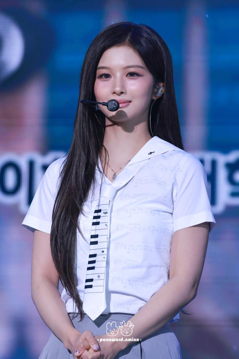 [프로미스나인/PROMIS_9] 정면 앵글에 노출된 아찔한 엉밑살 라인…