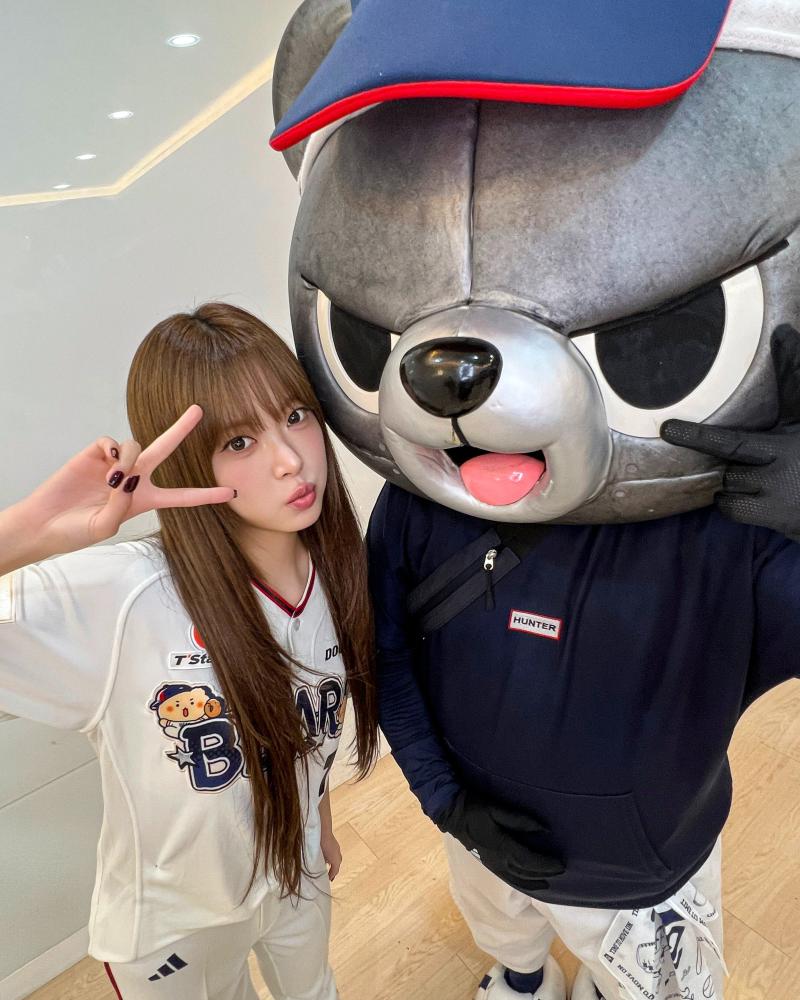 르세라핌 홍은채 두산 시구 행사 260829
