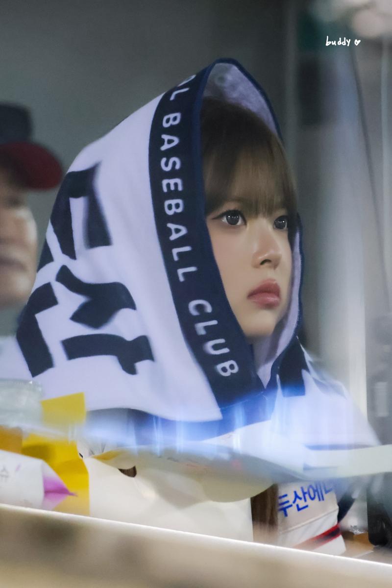 르세라핌 홍은채 두산 시구 행사 260829