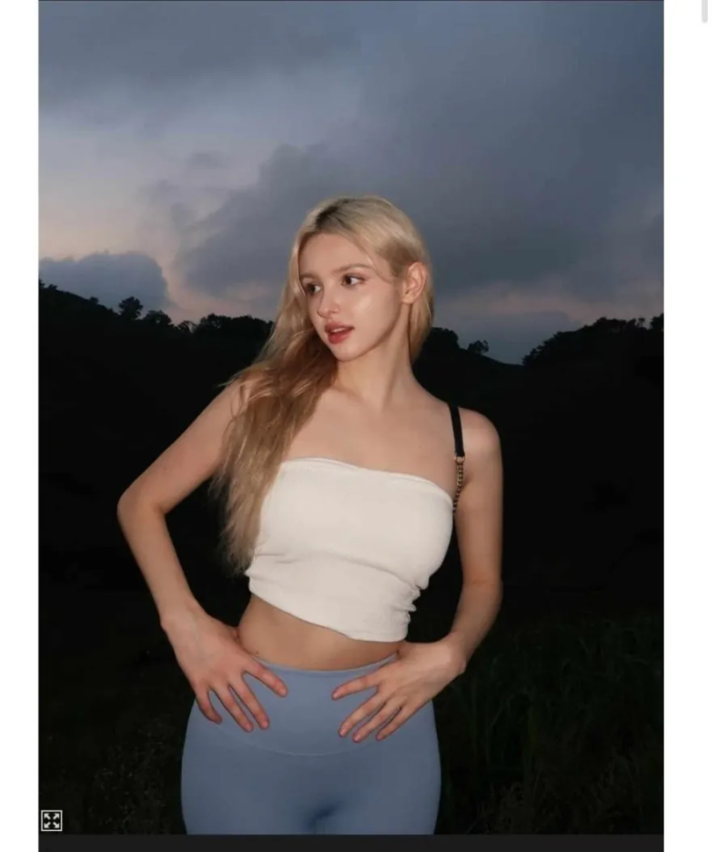 레깅스 입고 민둥산 오른 98년생 한국녀