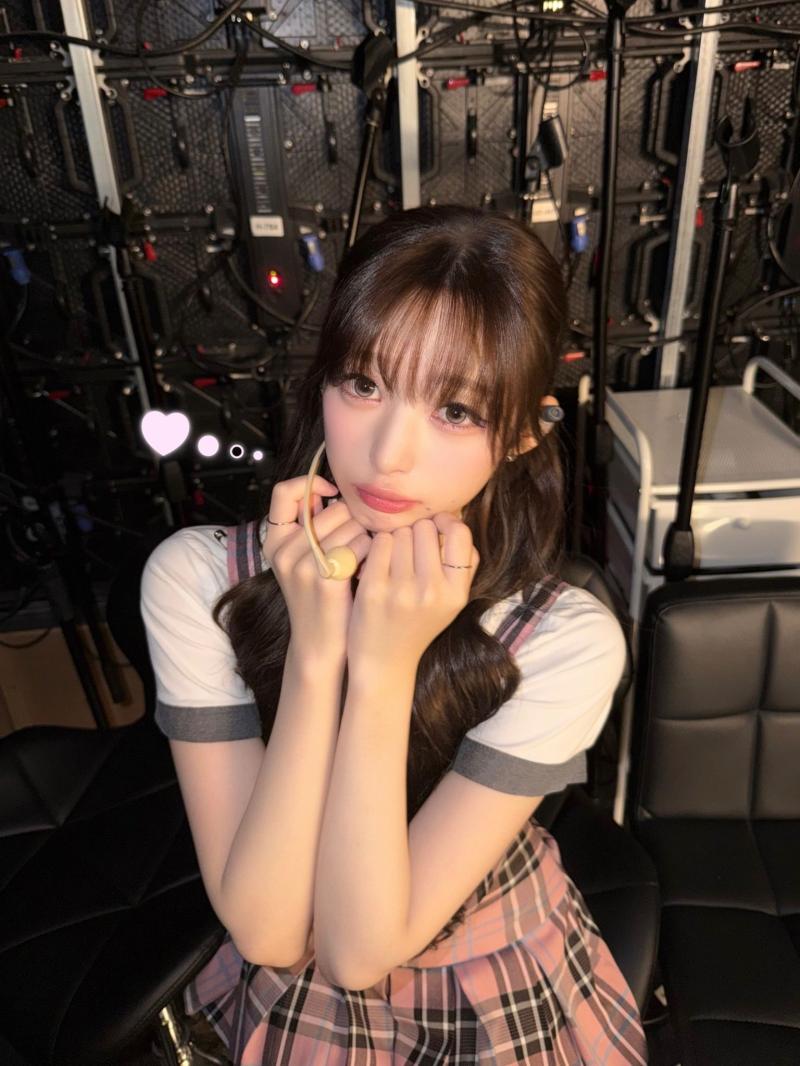 오늘자 화장품 행사장에 온 미야오 안나