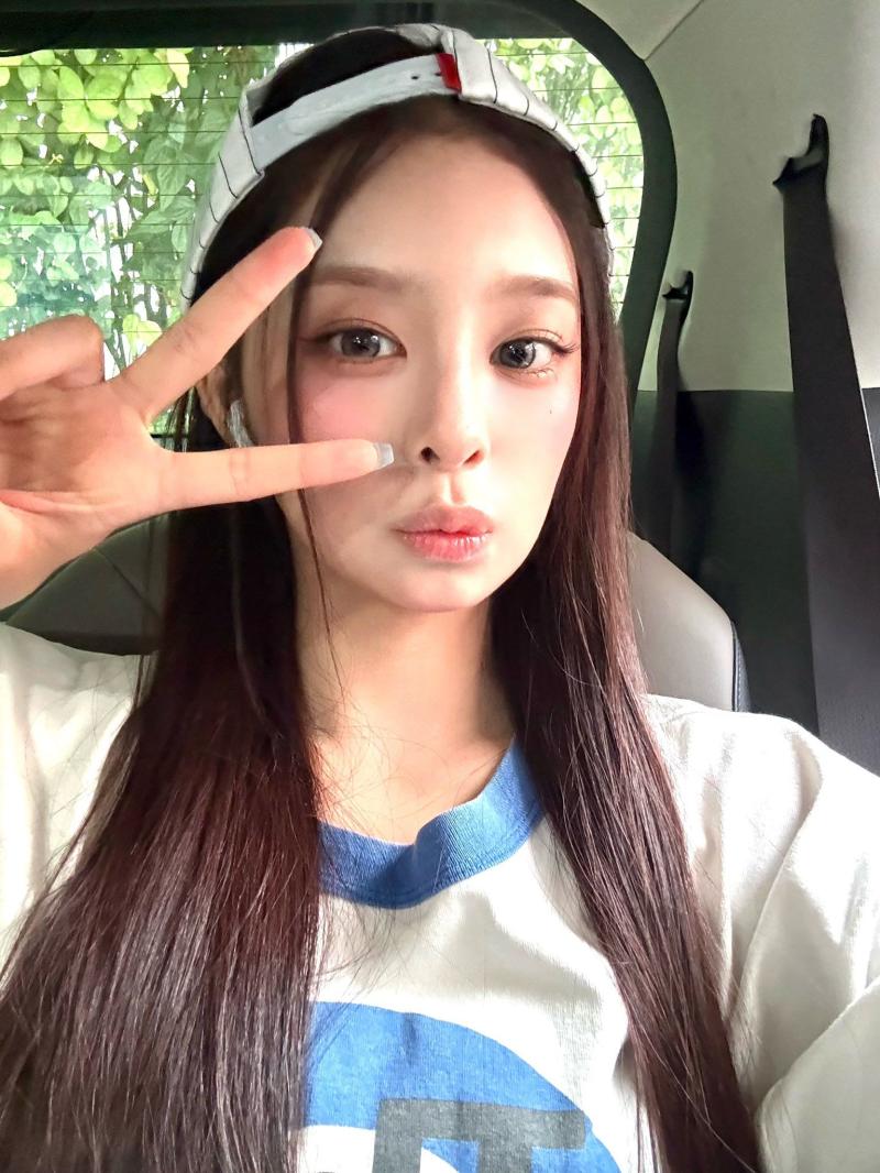 오늘자 화장품 행사장에 온 미야오 안나