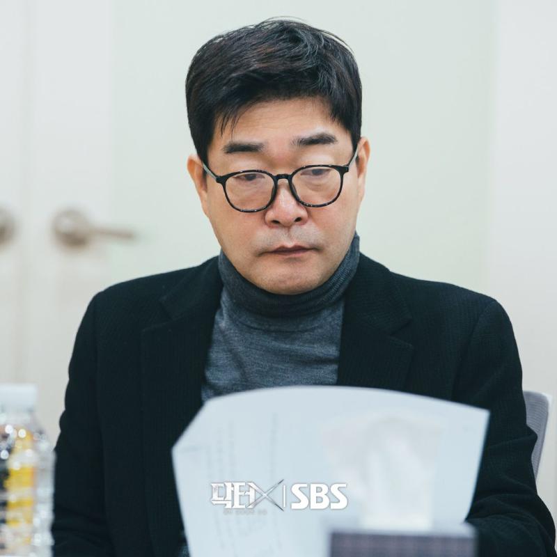 김지원 이정은 손현주 김우석 닥터X