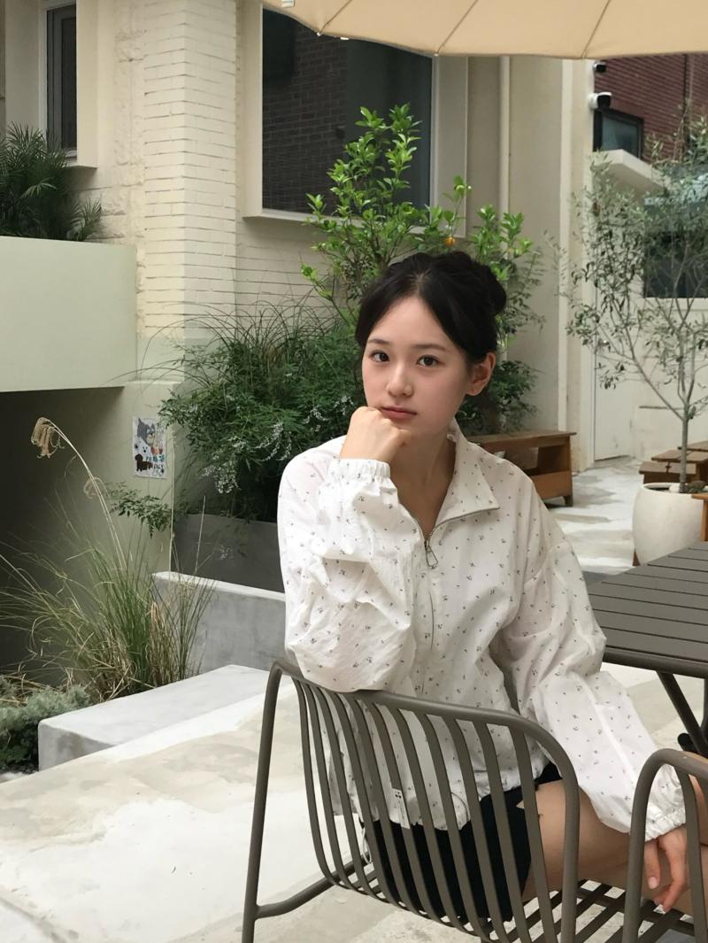김채원 마이크 아웃