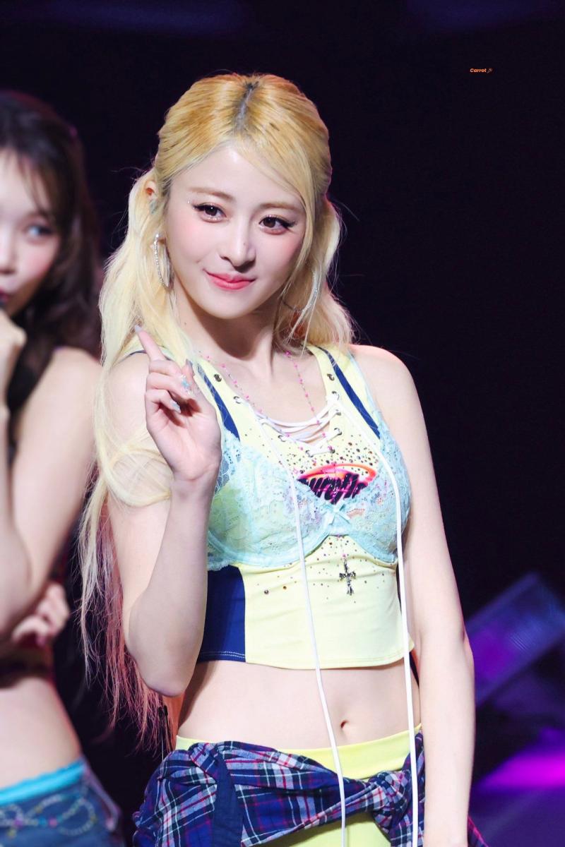 르세라핌 허윤진
